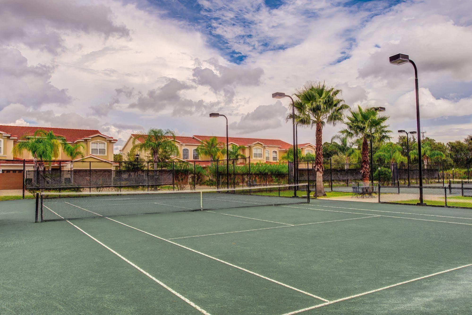 Emerald Greens Condo Resort Tampa Exterior photo